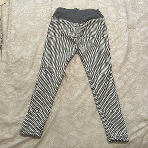 NWOT- Viral Butt Lifting Leggings